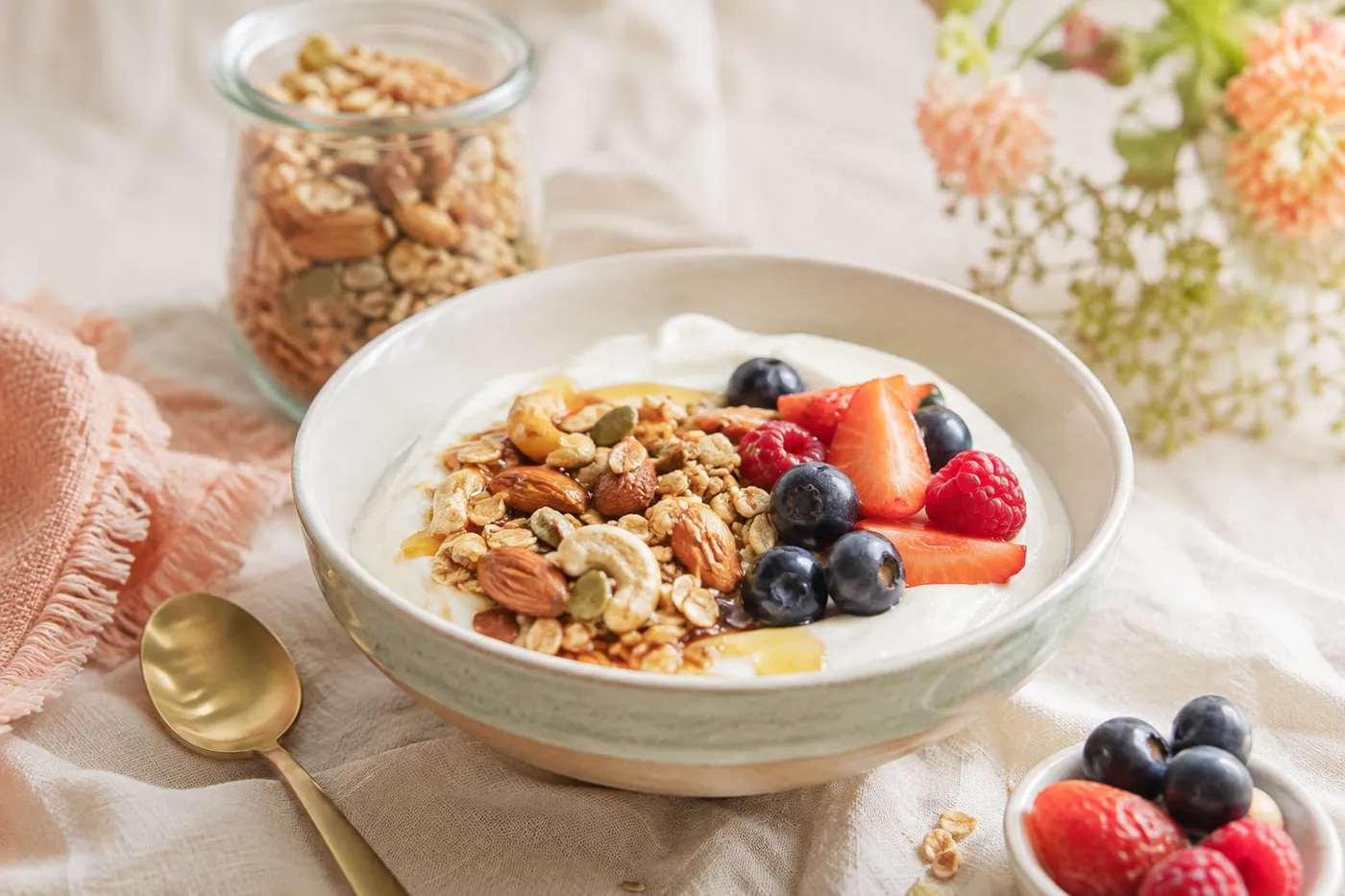 Granola là gì? Cách ăn granola giảm cân với sữa chua, sữa tươi đúng cách